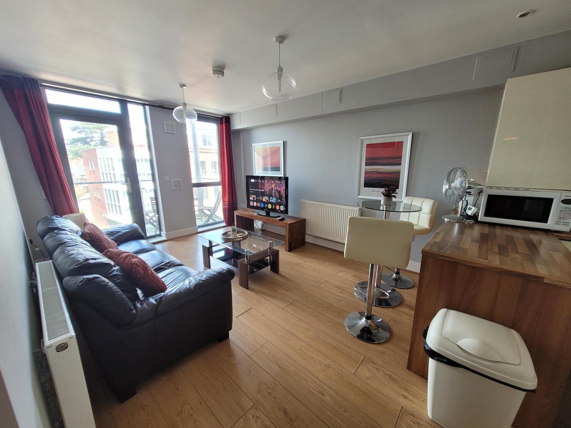 צ'למספורד Lesley Court- A Lovely Spacious 2 Bedroom Apartment By Catchpole Stays מראה חיצוני תמונה
